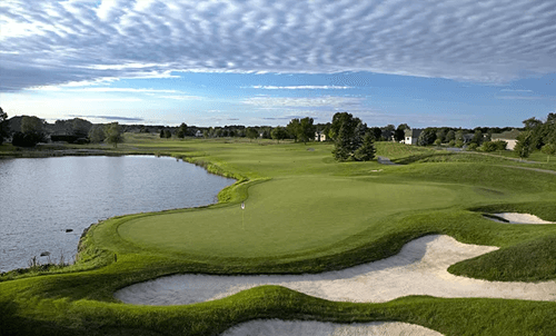 Located in the center of the city, in the beautiful countryside, is this private golf club designed by Arnold Palmer himself. This 18-hole golf course of 235 acres, provides each golfer breathtaking views you must see for yourself.