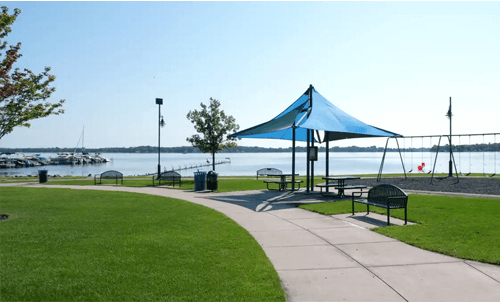 The most popular downtown destination in Forest Lake is Lakeside Memorial Park. There, you’ll have access to the beach, picnic shelters, a playground, yard space, restaurants, and shopping.